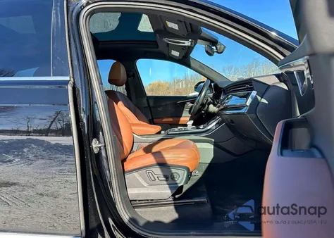 2021 Audi Q7 Premium Plus z USA, uszkodzony, nr VIN WA1LJAF77MD036345